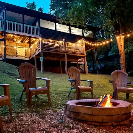 Serene Modern Cabin With Hot Tub, Games, Fire Pit